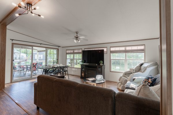 528 Grapeview Drive