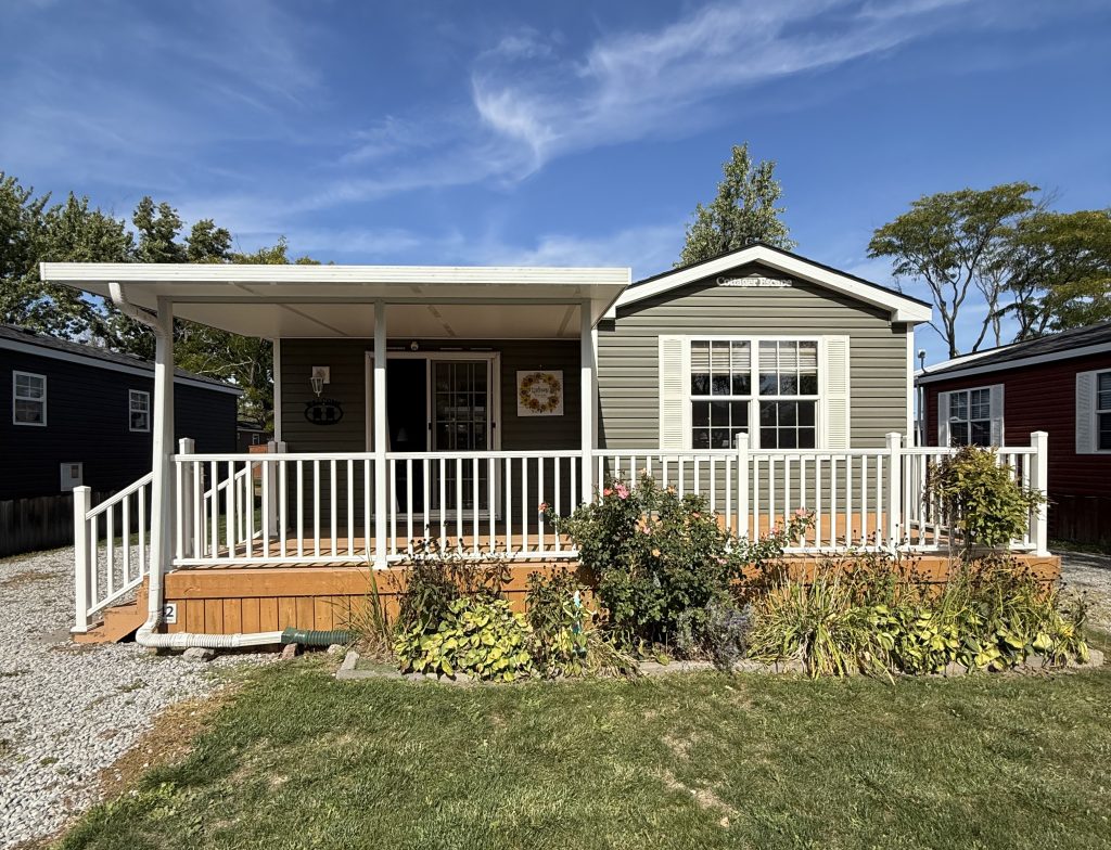 142 Peachview Drive - 3 Season Vacation Home For Sale at Vine Ridge Resort, Niagara-on-the-Lake